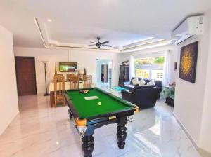 CORNER VILLA - PATTAYA HOLIDAY HOUSE WALKING STREET 4 bedrooms