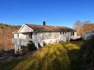 Beautiful 5-Bed Villa in Mandal - 法尔松