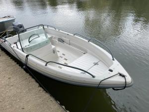 Relaxing guest house with Jacuzzi & boat hire