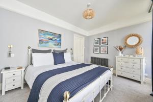 Luxury Georgian Townhouse Moments from the Harbour