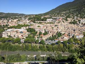 Maisons de vacances Maisonnette dans domaine avec piscine a Nyons, pays des olives : photos des chambres