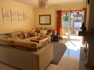 Beautiful detached villa with private pool, Fibre Wi-fi, garden, games room & BBQ