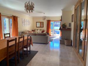 Beautiful detached villa with private pool, Fibre Wi-fi, garden, games room & BBQ