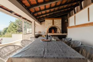 Apartman Traper with sea view and private pool