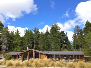 Three Rivers Lodge in Lake Tekapo - Room Deals, Photos