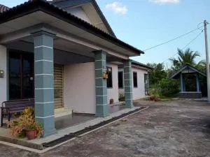 Rumah Tamu Pekan (semi D) - Kampong Kelat Rendang