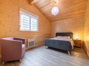 Maisons de vacances Wooden holiday home in Wintersbourg with hot tub : photos des chambres