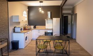 Maisons de vacances Les Hauts du Marquet - Gite de groupe en Cevennes - Piscine a debordement - Balneo - Sauna : photos des chambres