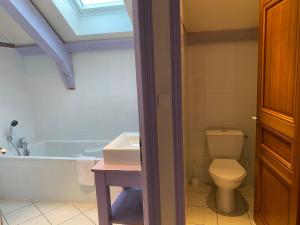 Appartements Les 4 flocons, avec piscine exterieure chauffee a 100m du lac et du centre , wifi, parking, sauna : photos des chambres