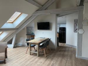 Appartements Les 4 flocons, avec piscine exterieure chauffee a 100m du lac et du centre , wifi, parking, sauna : photos des chambres