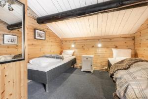 Double Room with Private Bathroom room in Namsentunet