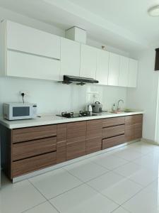 Mansion One 3 Bedroom SEAVIEW Gurney Georgetown 1-13Pax