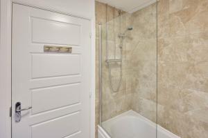 Host & Stay - Redsky House