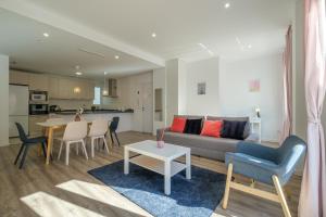 Modern, Stylish & Comfortable Apartment