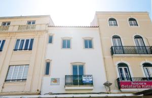 4 bedrooms house at Nazare 20 m away from the beach with sea view balcony and wifi