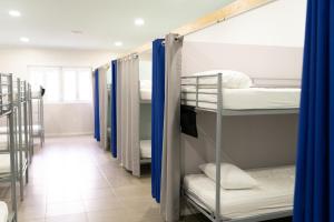 Albergue Barullo - Cubículos - Literas - Habitaciones