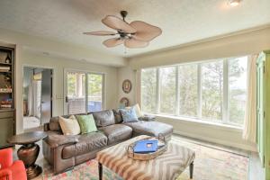 Lake Keowee Resort Condo with Balcony and Pool Access!