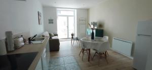 Appartements L'Escale Bretonne 4 personnes, proche mer, jardin prive clos et independant, appartement en rez de chausse : photos des chambres