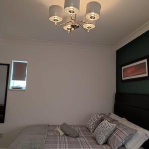 Family Room with Bathroom room in Apple House Wembley