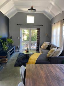 Cosy and Unique Family Retreat in Hout Bay