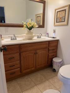 Deluxe Double Room with Seating Area room in Ma Margarets House Bed and Breakfast