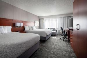 Deluxe Two Queens room in Sonesta Select Camarillo Thousand Oaks