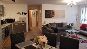 Comfy 2BD & 1BA City Centre Luxury with Free Parking