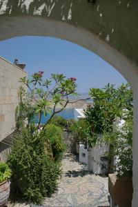 Lindos Rhodes 851 07, Greece.