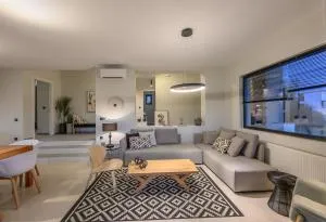 Niriides - Ayía Triás