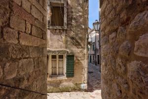 Old Town Terrace Vibe