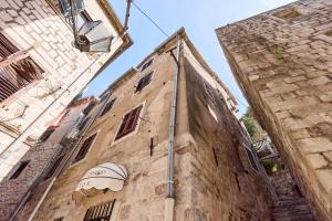 Old Town Terrace Vibe