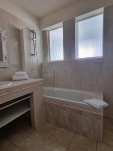 Hotels Castillon Des Baux : Chambre Double Confort