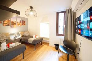 Calle dei Fabbri Apartment Marble