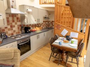 A unique and cosy cottage - optional hot tub - Pass the Keys