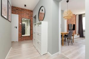 Central Apartment Emilii Plater by Renters