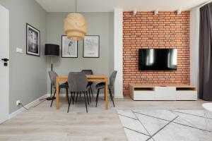 Central Apartment Emilii Plater by Renters