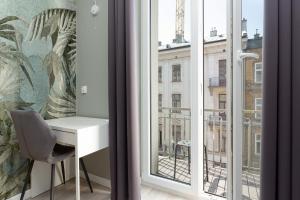 Central Apartment Emilii Plater by Renters