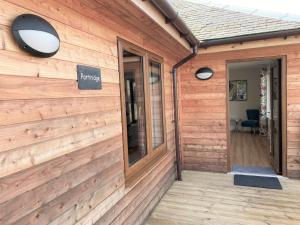Partridge Lodge with Hot Tub