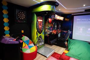 Appartements Capsule Luna Park - Jacuzzi - Sauna - Jeux & Arcades - Billard - Netflix & Home cinema - : photos des chambres