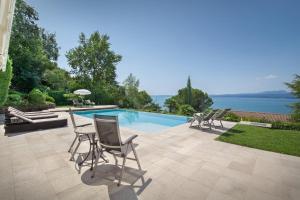Villa Sybille With Pool And Lake View