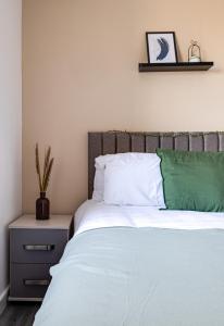 Top Floor Apartment with Private Balcony in Stockport Centre by HASS HAUS