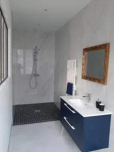 Suite Yves Klein - proche gare et centre-ville- entrée privée - Saint-Nabord