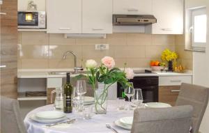 2 Bedroom Awesome Apartment In Zadar 