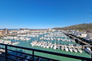 Appartements Bright 75 M With Balcony View On The Port : photos des chambres