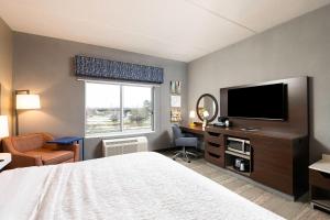 King Room room in Hampton Inn Buffalo - Amherst