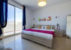 Cosy 1BR Penthouse close to the Promenade