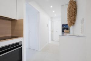 Stylish 2-Br Apartment Steps from the Croisette