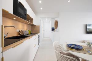 Stylish 2-Br Apartment Steps from the Croisette