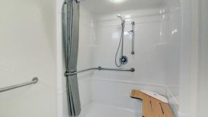 Queen Room - Disability Access - Non-Smoking room in Motel 6-Altoona IA - Des Moines East