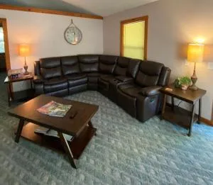 Cedar Creek Cabins #1 - Giant Spa Tub, Large Wooded Porch, Full Kitchen, 1 Bedroom - Dryfork